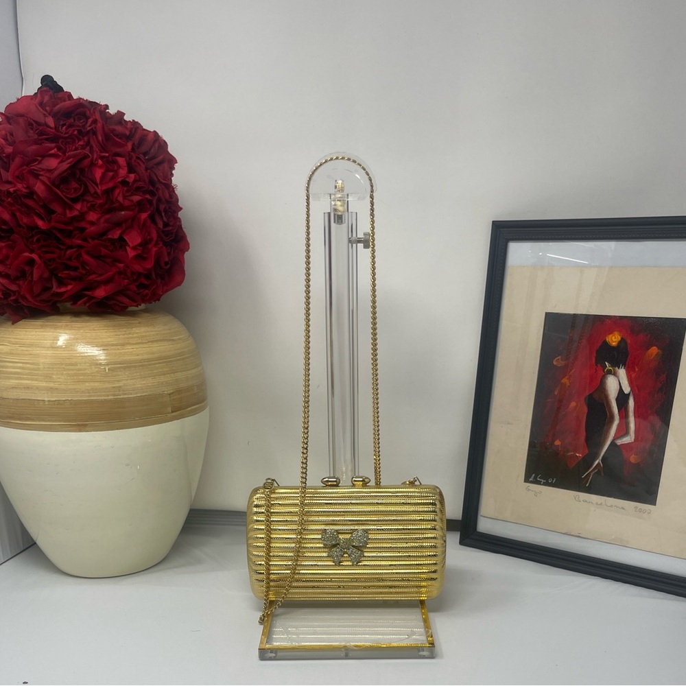 Gold Chain Clutch with 🎀 Accent - Picture 2 of 13